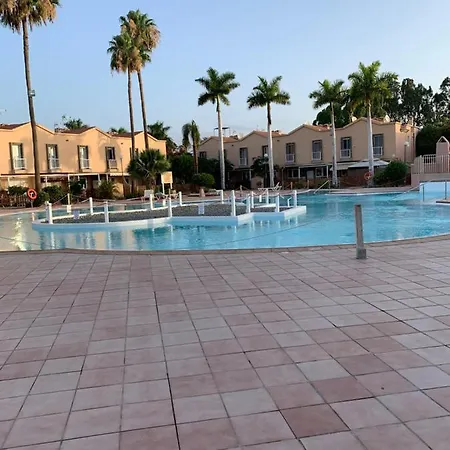Oasis 1010 Apartment *